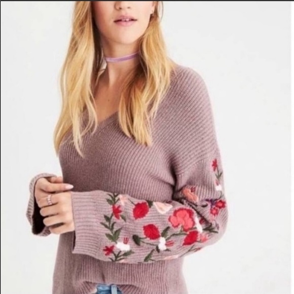 American Eagle Outfitters Sweaters - NWT American Eagle floral embroidered sweater L